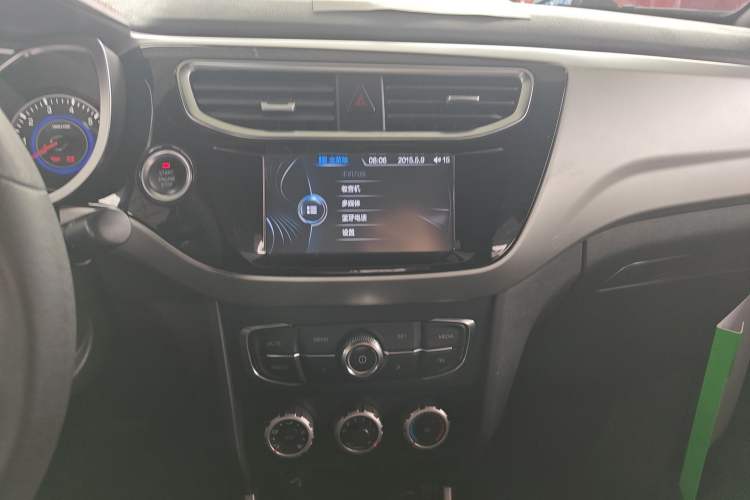 Used Brilliance V3 2015 1.5L Automatic Smart Version Audio And AC Panel