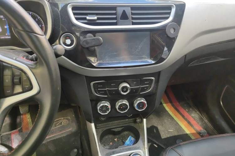 Used Brilliance V3 2015 1.5L Manual Smart Version Audio And AC Panel