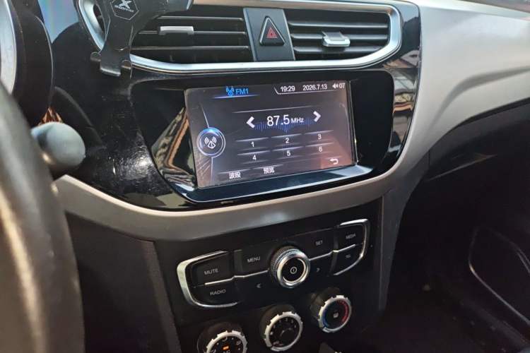 Used Brilliance V3 2015 1.5L Automatic Elite Model Audio And AC Panel