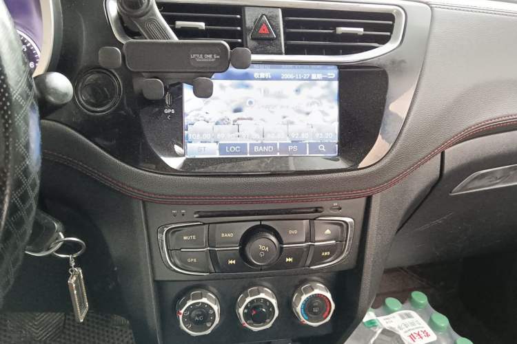 Used Brilliance V3 2015 1.5L Automatic Comfort Edition Audio And AC Panel