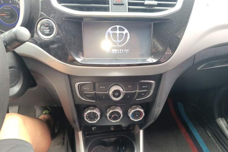 Used Brilliance V3 2015 1.5L Manual Smart Version Audio And AC Panel