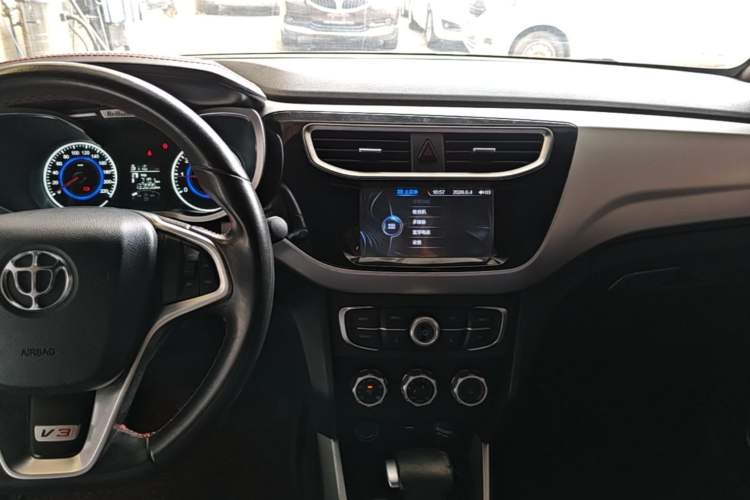 Used Brilliance V3 2015 1.5L Automatic Elite Model Audio And AC Panel
