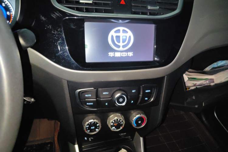 Used Brilliance V3 2015 1.5L Automatic Elite Model Audio And AC Panel