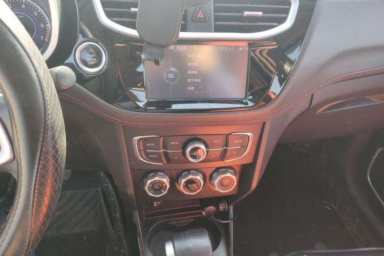 Used Brilliance V3 2015 1.5L Automatic Smart Version Audio And AC Panel