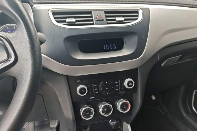 Used Brilliance V3 2015 1.5L Manual Base Version Audio And AC Panel