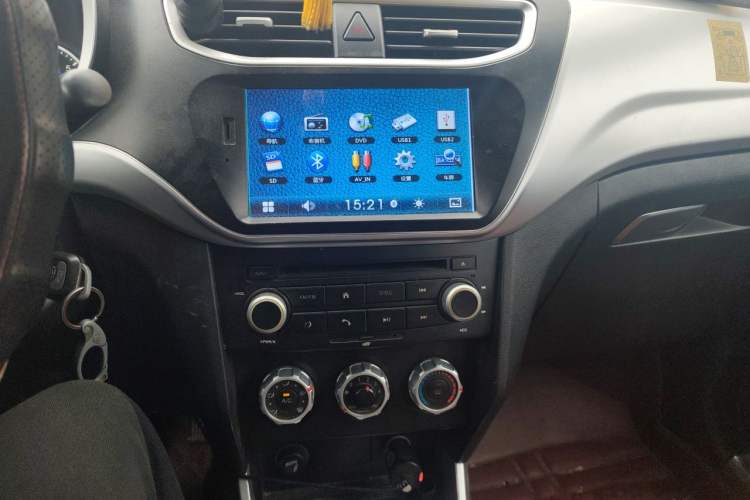 Used Brilliance V3 2015 1.5L Manual Comfort Model Audio And AC Panel