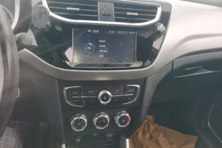 Used Brilliance V3 2015 1.5L Manual Elite Model Audio And AC Panel