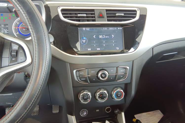 Used Brilliance V3 2015 1.5L Manual Elite Model Audio And AC Panel