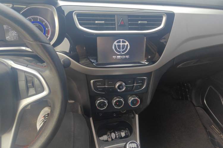 Used Brilliance V3 2015 1.5L Manual Elite Model Audio And AC Panel