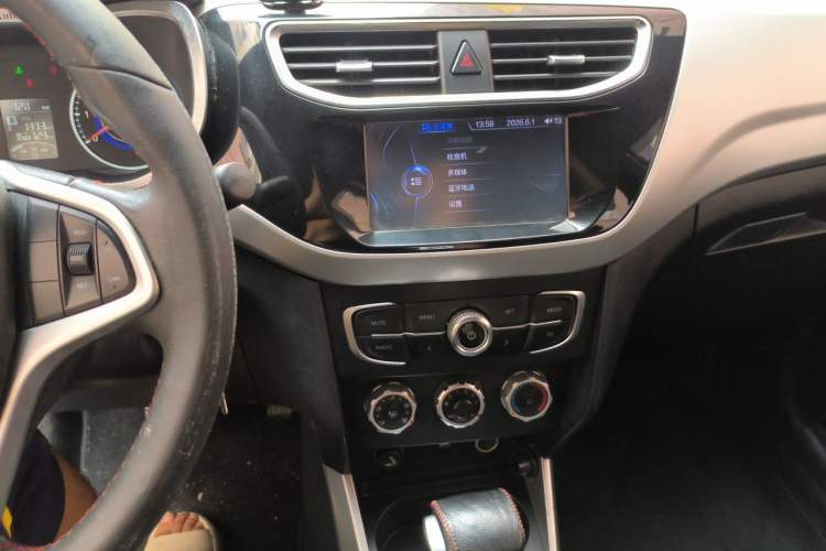 Used Brilliance V3 2015 1.5T Automatic Elite Model Audio And AC Panel