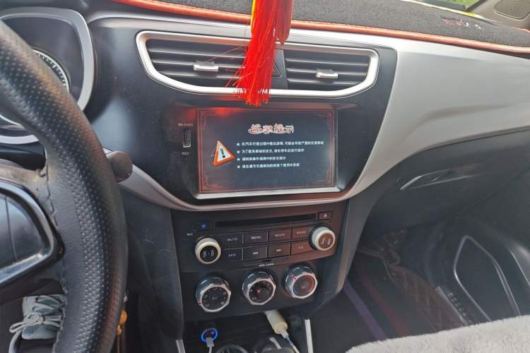 Used Brilliance V3 2015 1.5L Automatic Comfort Edition Audio And AC Panel