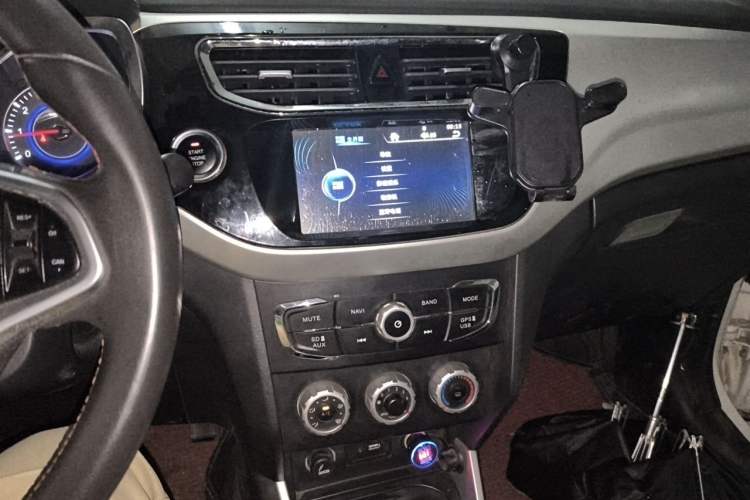 Used Brilliance V3 2015 1.5L Manual Smart Version Audio And AC Panel