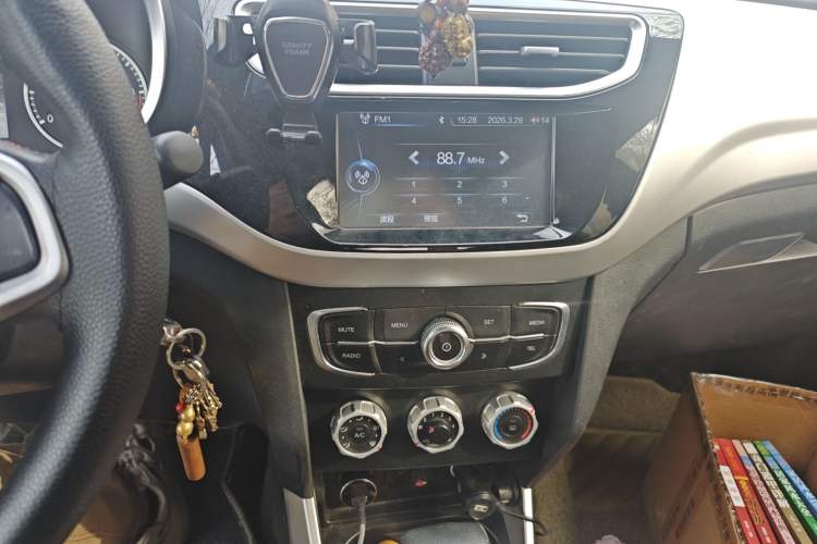Used Brilliance V3 2015 1.5L Automatic Elite Model Audio And AC Panel