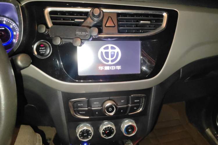 Used Brilliance V3 2015 1.5L Automatic Smart Version Audio And AC Panel