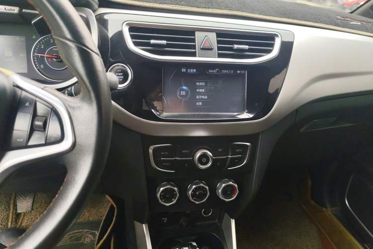 Used Brilliance V3 2015 1.5L Manual Smart Version Audio And AC Panel