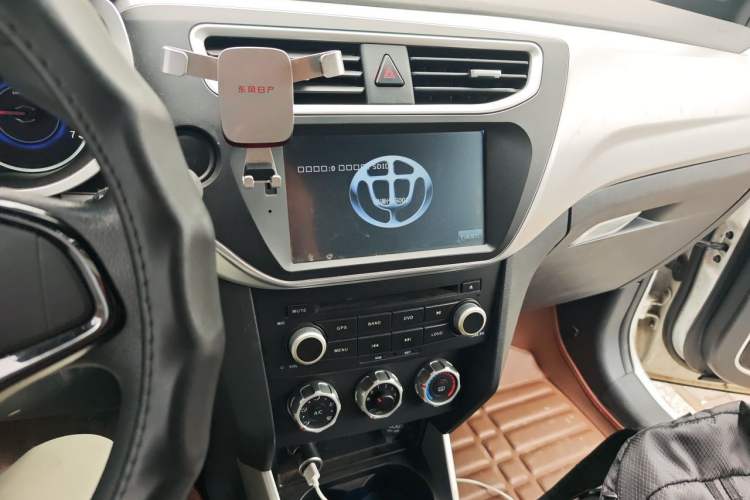 Used Brilliance V3 2015 1.5L Manual Base Version Audio And AC Panel