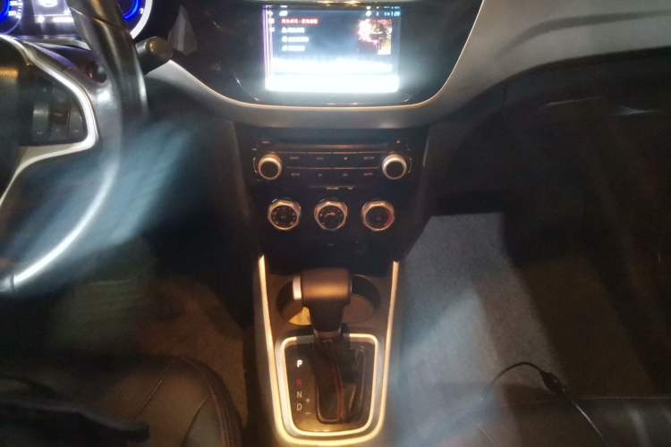 Used Brilliance V3 2015 1.5L Automatic Smart Version Audio And AC Panel