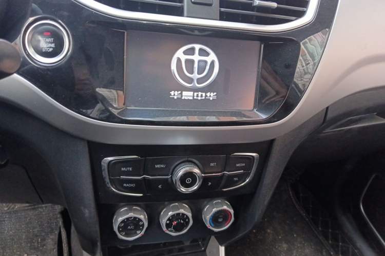 Used Brilliance V3 2015 1.5L Manual Smart Version Audio And AC Panel