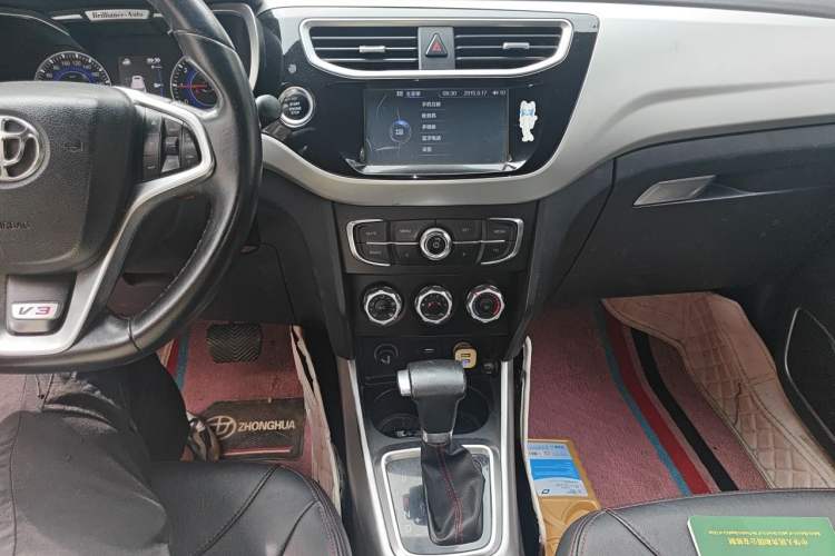 Used Brilliance V3 2015 1.5L Automatic Smart Version Audio And AC Panel