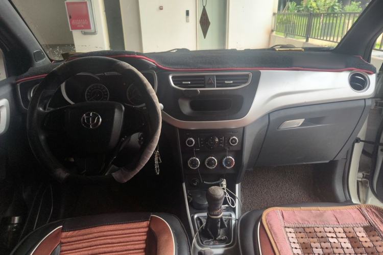Used Brilliance V3 2015 1.5L Manual Base Version Center Console