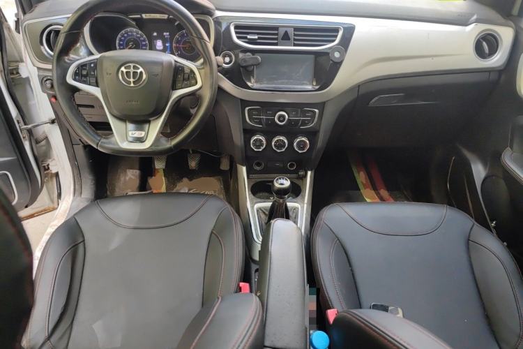 Used Brilliance V3 2015 1.5L Manual Smart Version Center Console
