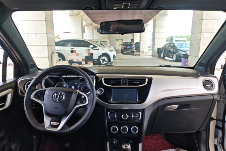 Used Brilliance V3 2015 1.5L Manual Smart Version Center Console