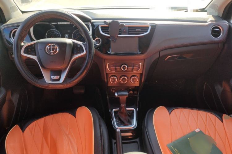 Used Brilliance V3 2015 1.5L Automatic Smart Version Center Console