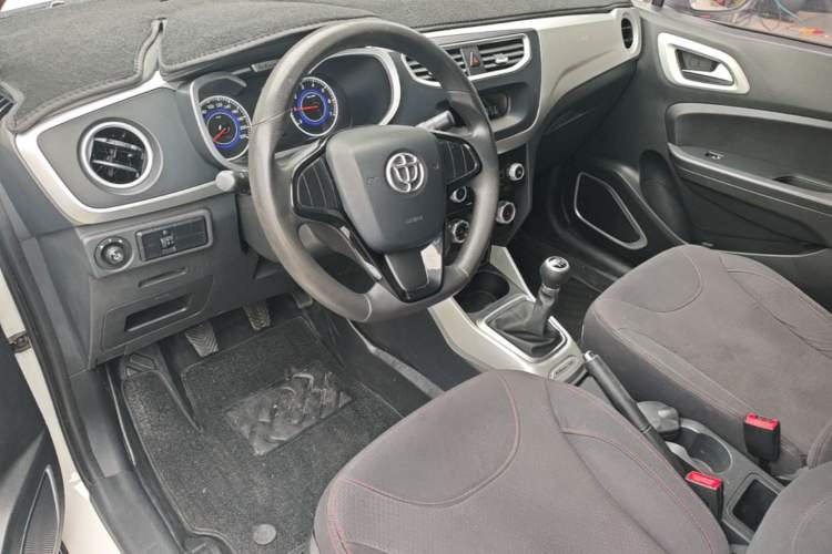 Used Brilliance V3 2015 1.5L Manual Base Version Center Console