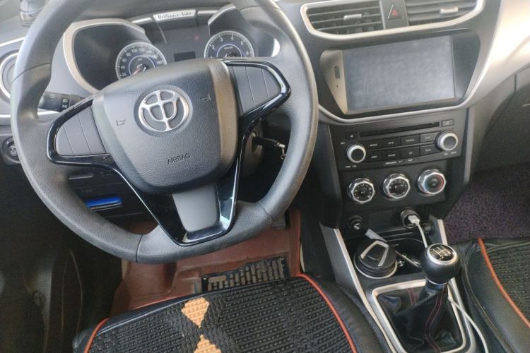 Used Brilliance V3 2015 1.5L Manual Base Version Center Console