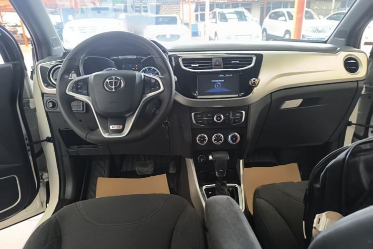 Used Brilliance V3 2015 1.5L Automatic Elite Model Center Console