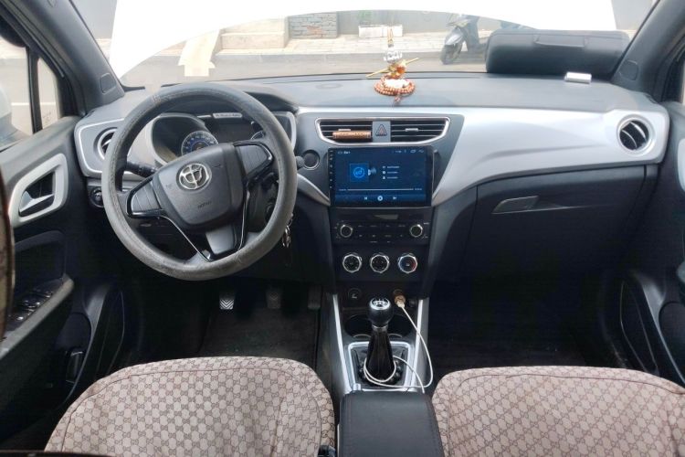 Used Brilliance V3 2015 1.5L Manual Comfort Model Center Console