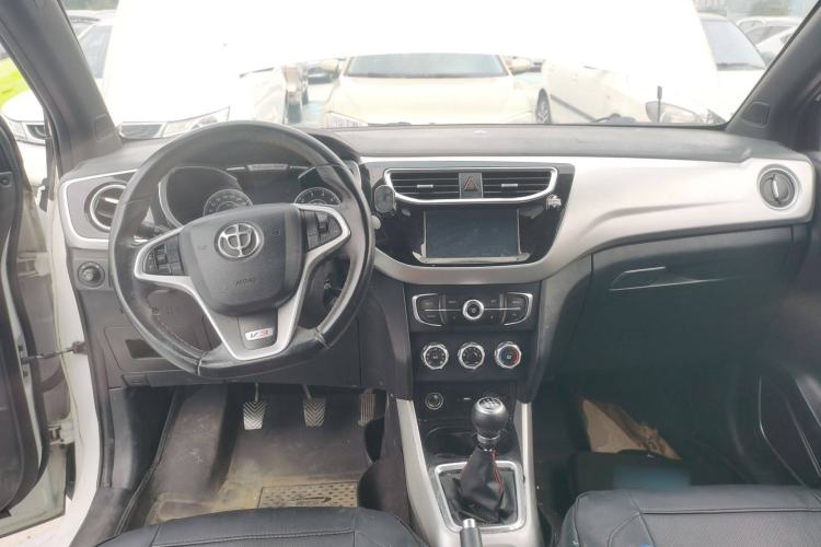 Used Brilliance V3 2015 1.5L Manual Elite Model Center Console