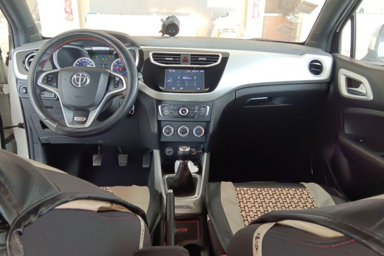 Used Brilliance V3 2015 1.5L Manual Elite Model Center Console