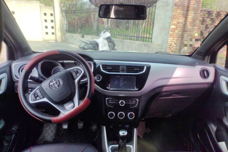 Used Brilliance V3 2015 1.5L Manual Smart Version Center Console