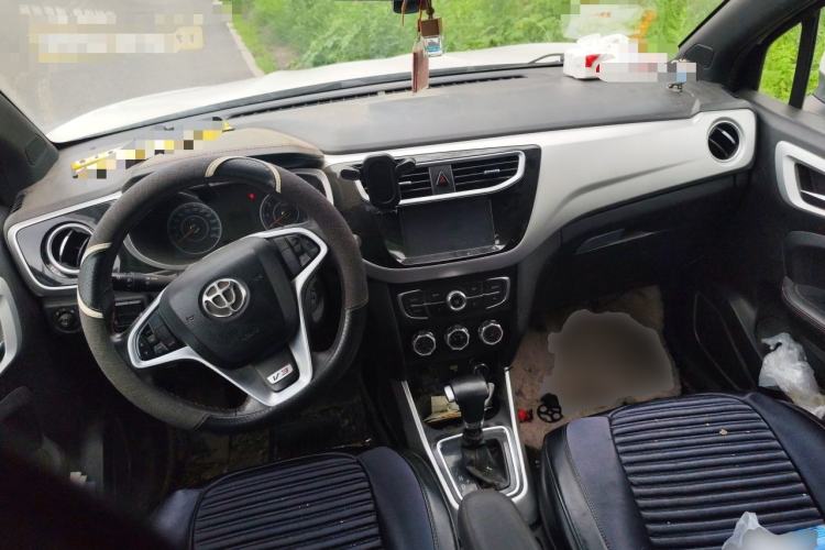 Used Brilliance V3 2015 1.5L Automatic Elite Model Center Console