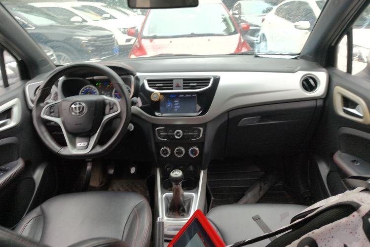 Used Brilliance V3 2015 1.5L Manual Elite Model Center Console