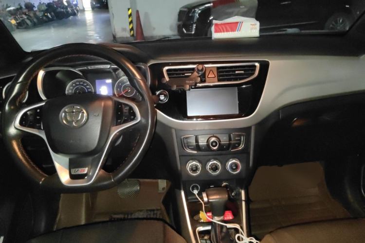 Used Brilliance V3 2015 1.5L Automatic Smart Version Center Console
