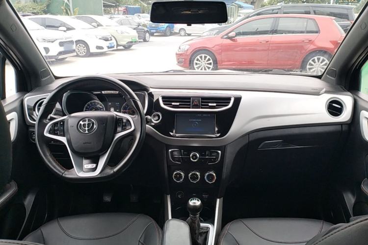 Used Brilliance V3 2015 1.5L Manual Smart Version Center Console
