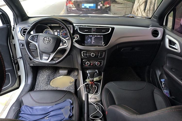 Used Brilliance V3 2015 1.5T Automatic Flagship Model Center Console