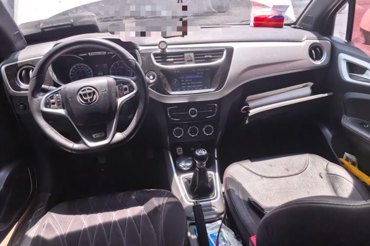 Used Brilliance V3 2015 1.5L Manual Elite Model Center Console