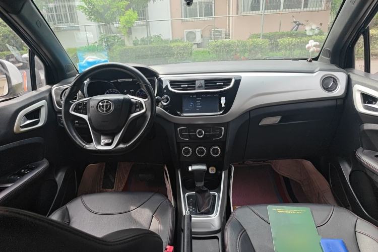 Used Brilliance V3 2015 1.5L Automatic Smart Version Center Console