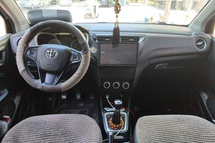 Used Brilliance V3 2015 1.5L Manual Smart Version Center Console