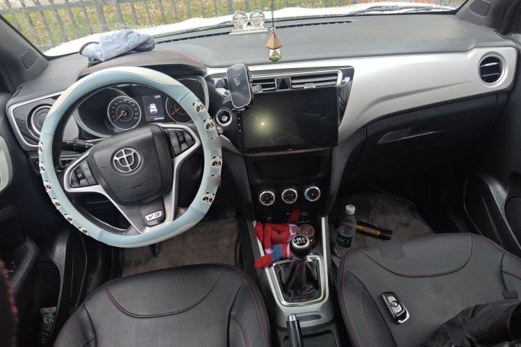 Used Brilliance V3 2015 1.5L Manual Smart Version Center Console
