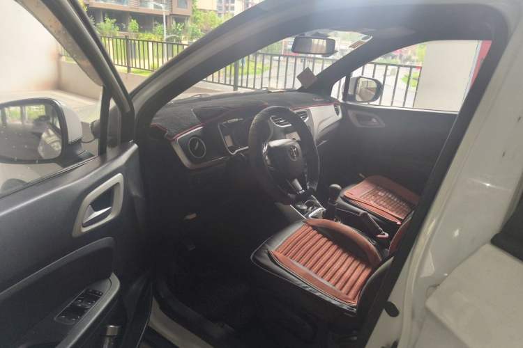 Used Brilliance V3 2015 1.5L Manual Base Version Driver Seat