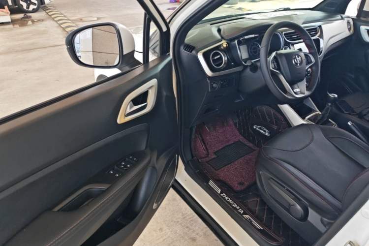 Used Brilliance V3 2015 1.5L Manual Smart Version Driver Seat