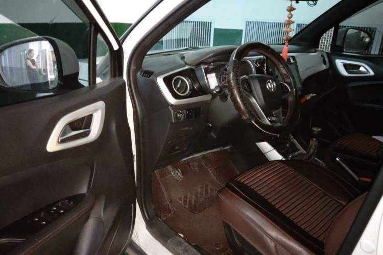 Used Brilliance V3 2015 1.5L Manual Smart Version Driver Seat
