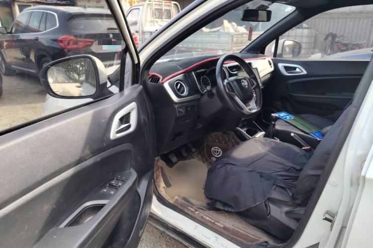 Used Brilliance V3 2015 1.5L Manual Base Version Driver Seat