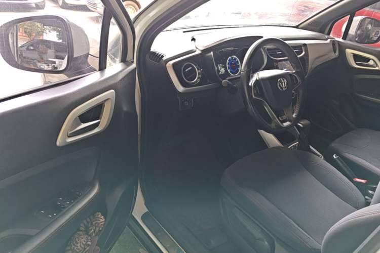 Used Brilliance V3 2015 1.5L Automatic Elite Model Driver Seat