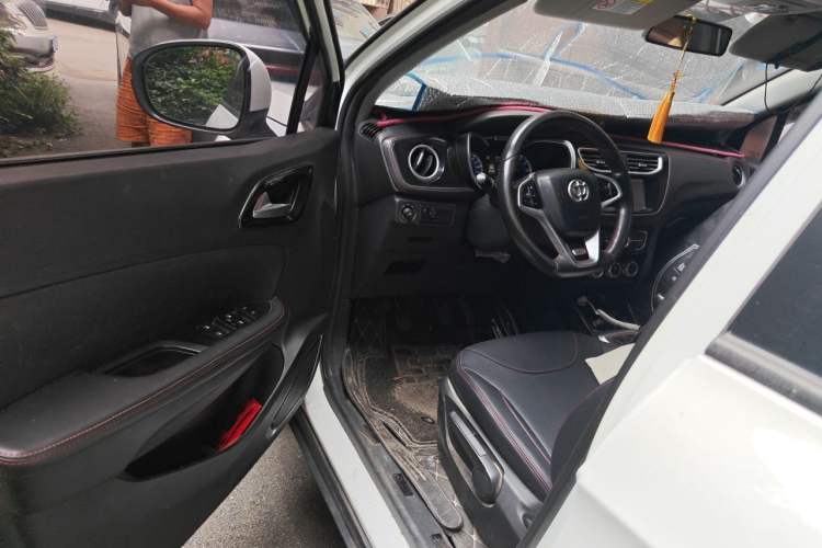 Used Brilliance V3 2015 1.5L Manual Smart Version Driver Seat