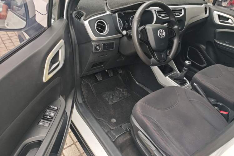 Used Brilliance V3 2015 1.5L Manual Base Version Driver Seat